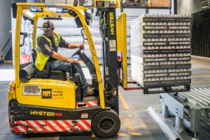 Corso CARRELLI ELEVATORI SEMOVENTI CON CONDUCENTE A BORDO